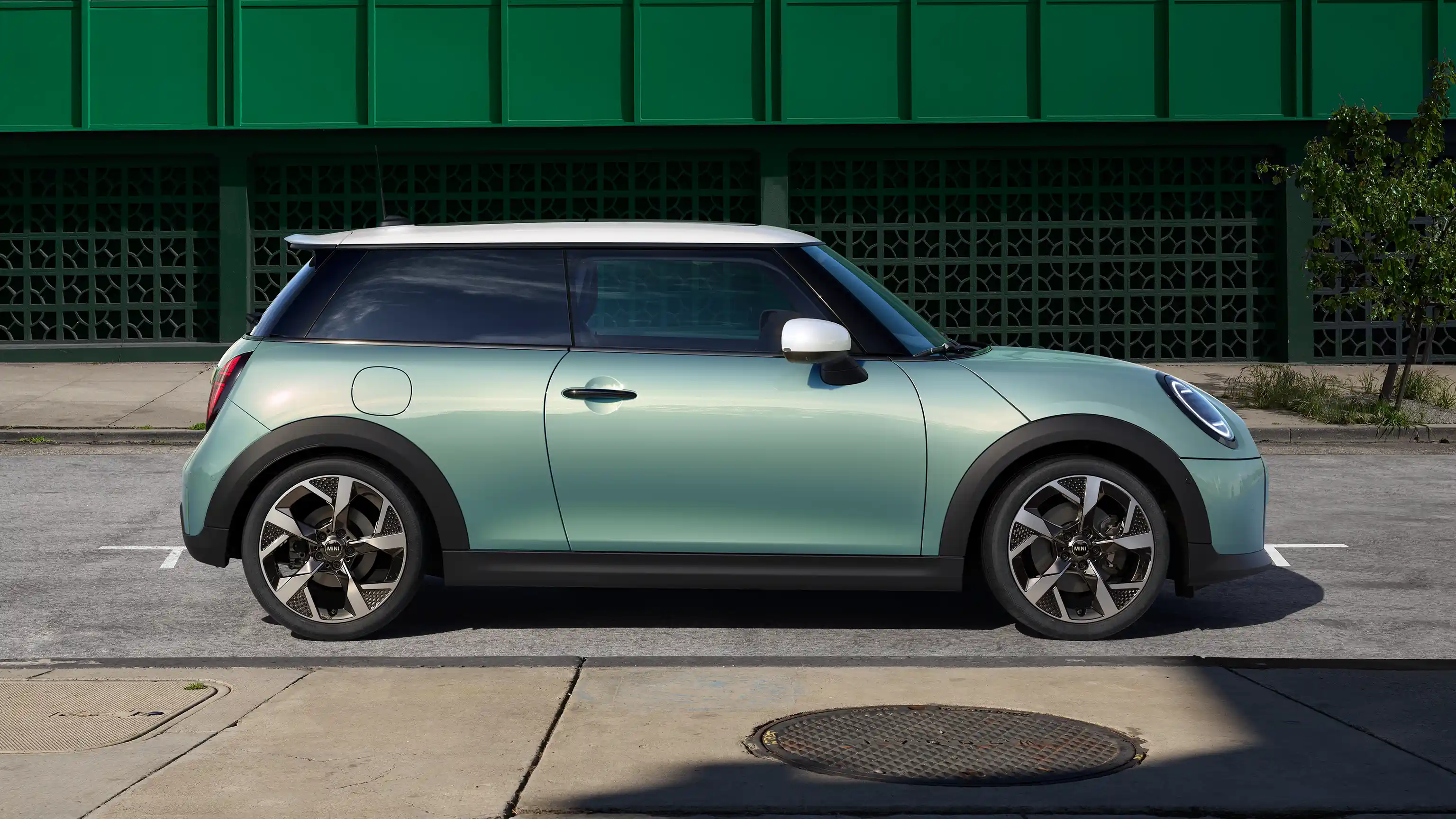 MINI all-electric - teaser - variants and prices
