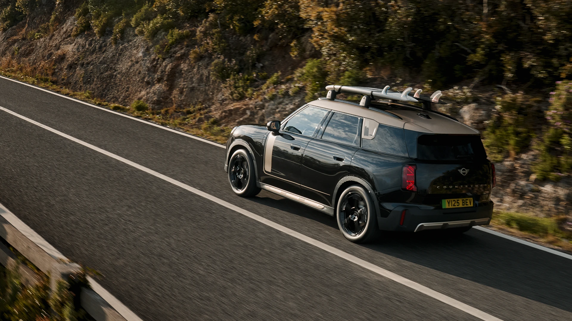 All-Electric MINI Countryman - Stage