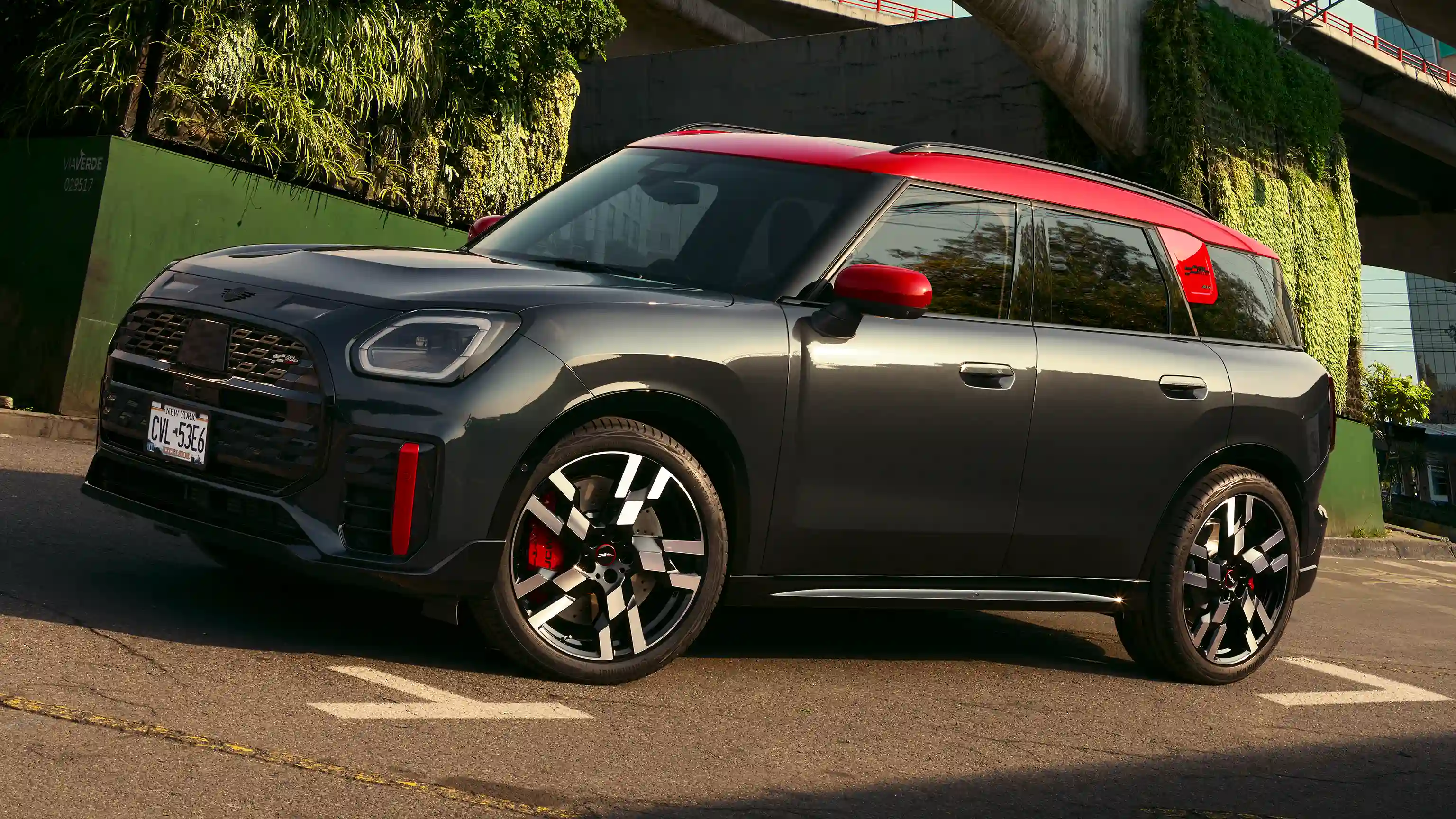 MINI John Cooper Works - U25 JCW Side View