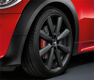 V-Spoke R133 light alloy wheel in Matt Black