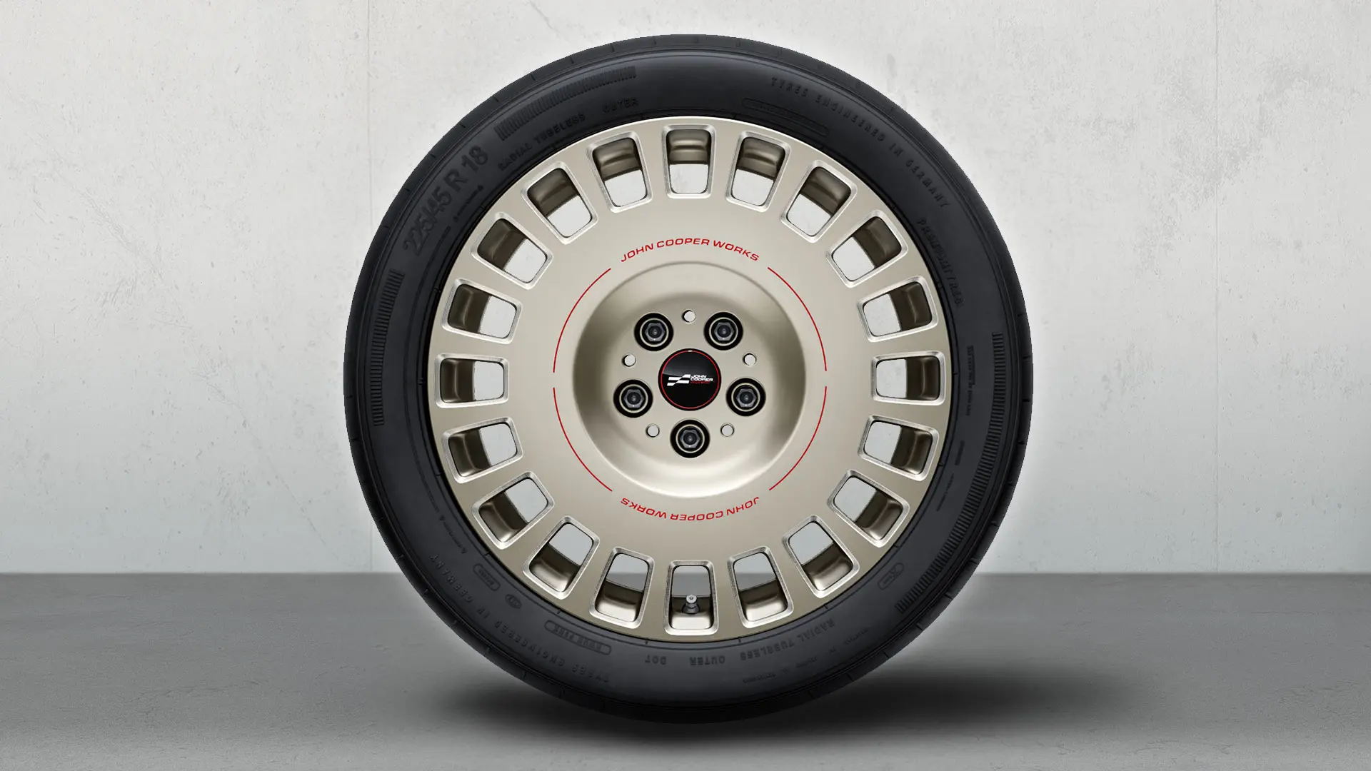 Close up of the 18'' JCW Rallye Spoke 992 wheel showing the two-tone design detail in Vibrant Silver and gloss milled.