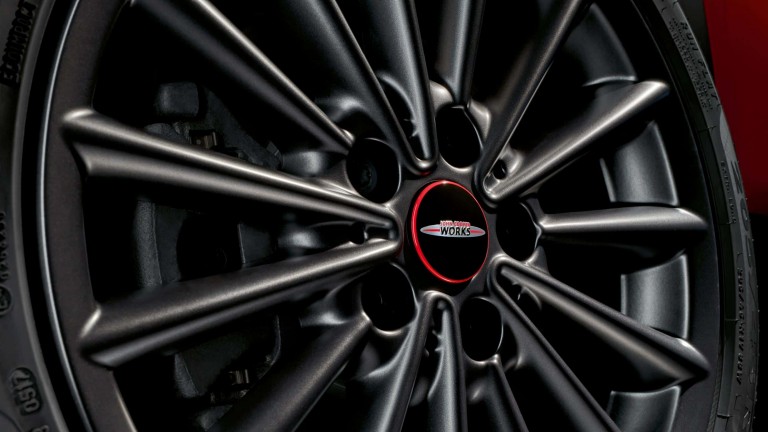 JCW wheels and tyres – floating hub cap 