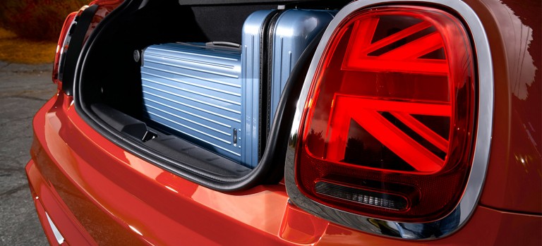As a clear reference to the brand’s British origins, the upright light units at the rear of all three vehicles now appear in a Union Jack design.