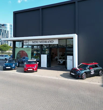 MINI leaves MINI Service Center.