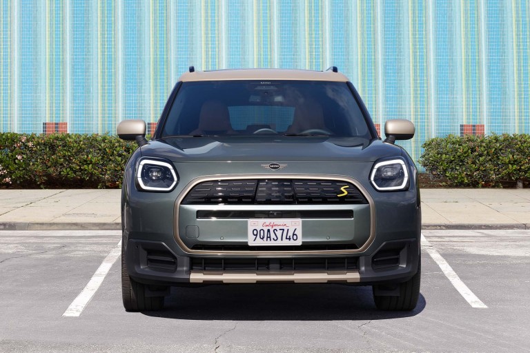 MINI all-electric Countryman - exterior - front view