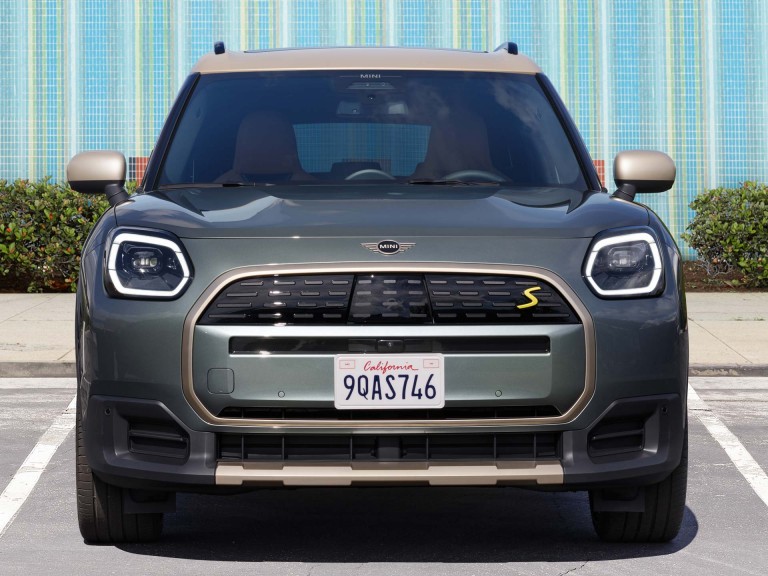 MINI all-electric Countryman - exterior - front view