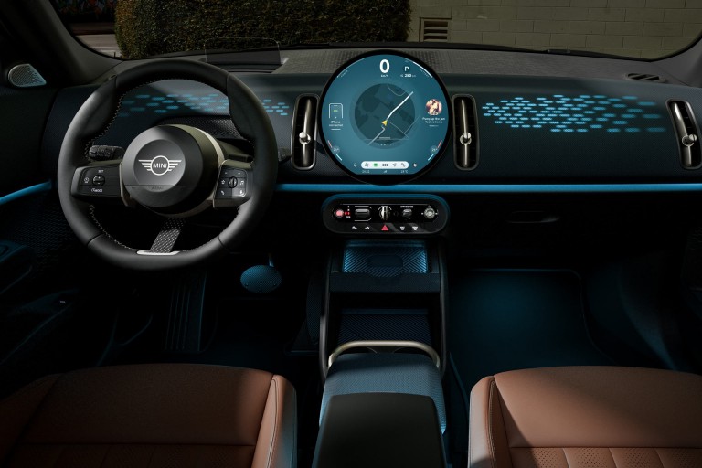 All-electric MINI Countryman - interior - dashboard
