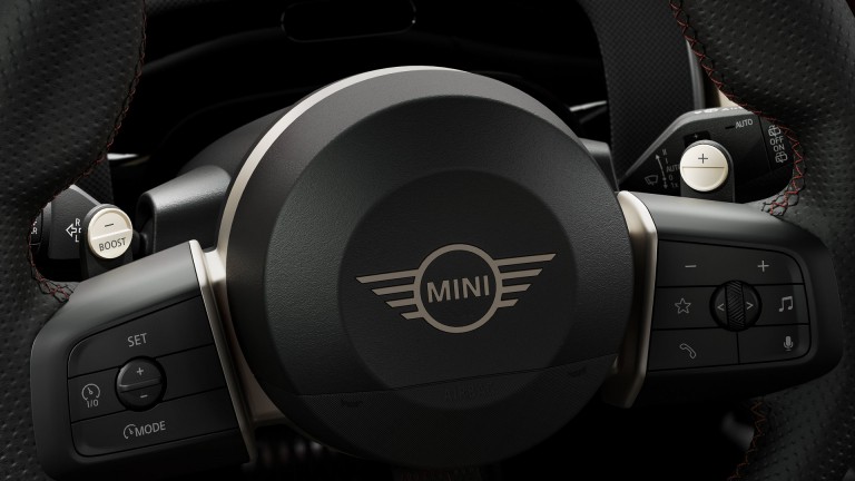 All-electric MINI Countryman - interior - wheel