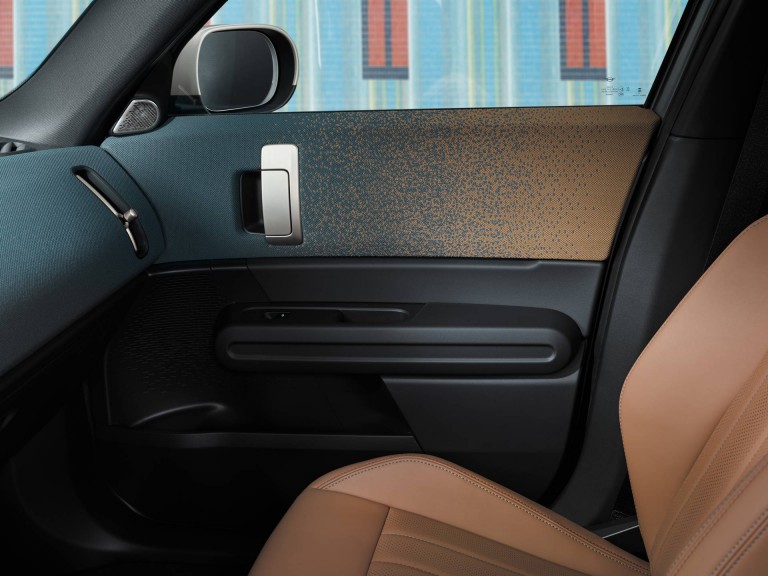 All-electric MINI Countryman - interior - materials