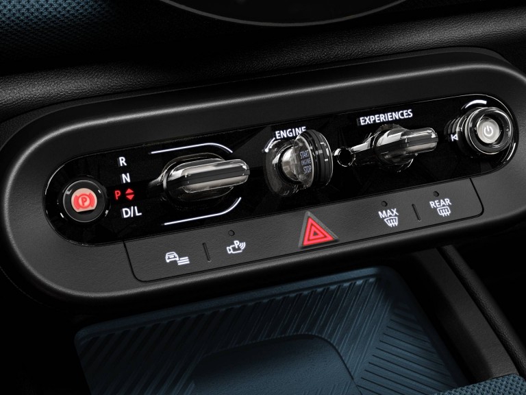 All-electric MINI Countryman - interior - toggle bar