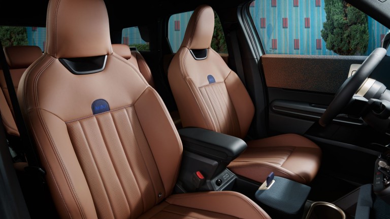 All-electric MINI Countryman - gallery interior - 01