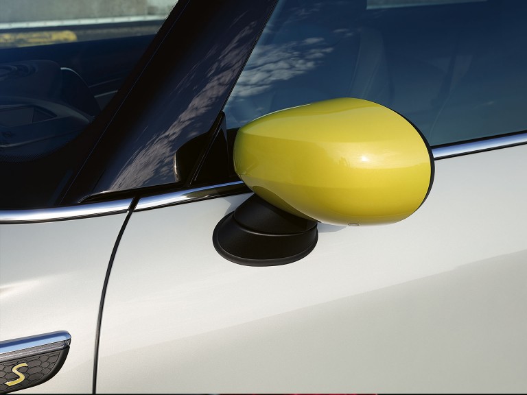 MINI 3-door Cooper SE – energetic yellow – colours